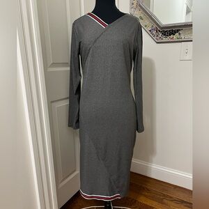 NWT Tatá Martello Long Sleve Gray Mídi Dress